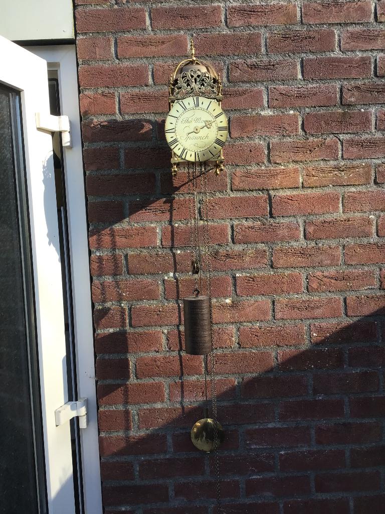 LANTAARNKLOK, Ophalen