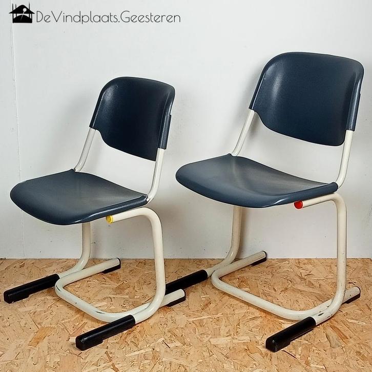 Vintage stoere industriële kinderstoelen (2), Kinderen en Baby's, Kinderstoelen, Zo goed als nieuw, Overige typen, Aanschuifbaar