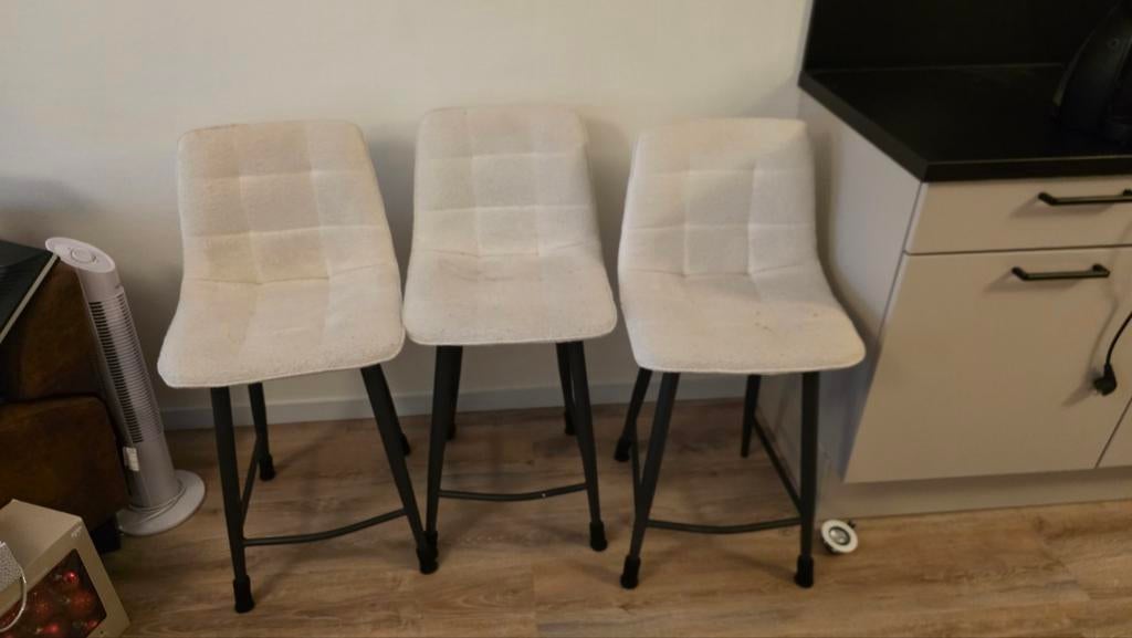 Drie barkrukken met stoffen bekleding, 3 krukken, Ophalen of Verzenden, Gebruikt, 60 tot 90 cm