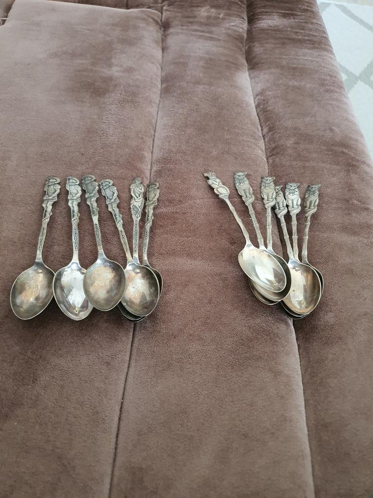 12 vintage lepeltjes, 6 met mens en 6 met dier, Ophalen of Verzenden