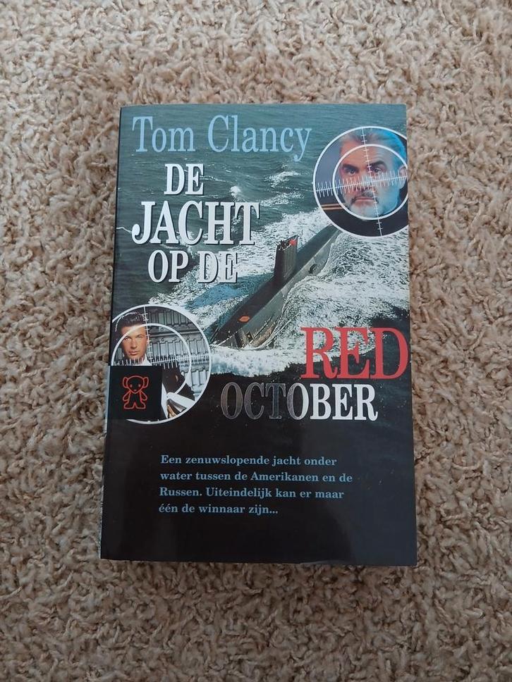 Tom Clancy - De Jacht op de Red October, Boeken, Thrillers, Gelezen, Wereld overig, Ophalen of Verzenden