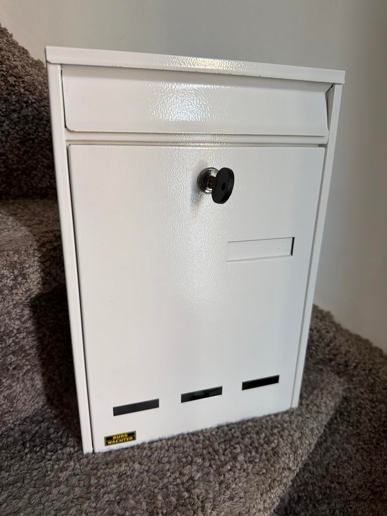 Witte Wandbrievenbus met Sleutel - Burg Wächter, Ophalen of Verzenden, Zo goed als nieuw, Staal, Wandbrievenbus