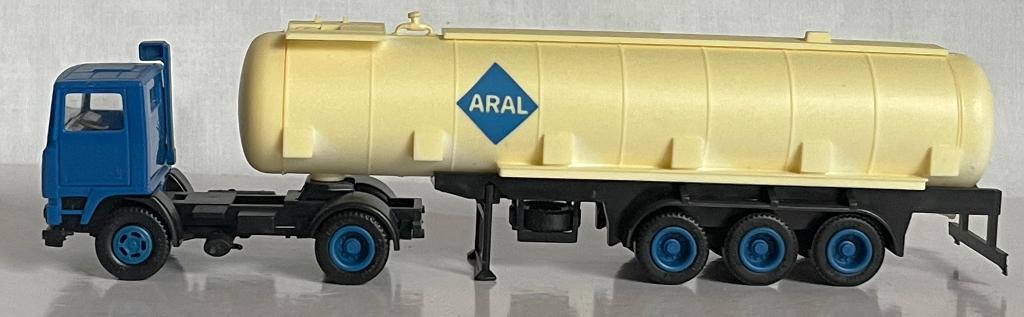 Herpa 800200: Volvo F10 met tankoplegger "Aral", Hobby en Vrije tijd, Modelauto's | 1:87, Ophalen of Verzenden, Gebruikt, Bus of Vrachtwagen