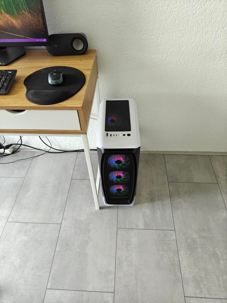 Complete Gaming Setup – Ryzen 5 + RX 6650 XT + Dell Monitor, Ophalen, Gebruikt, Zelf gebouwde pc, AMD Ryzen 5