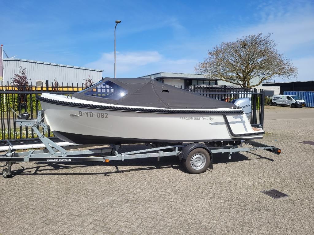 Corsiva 565 New Age, Watersport en Boten, Sloepen, Zo goed als nieuw, 10 tot 30 pk, 3 tot 6 meter, Buitenboordmotor, Benzine, Polyester