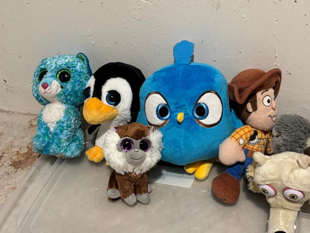 Diverse knuffels: Minions, Mario, Dinosaurus, Panda en meer, Ophalen, Gebruikt, Overige merken, Middelgroot (20 tot 80 cm)