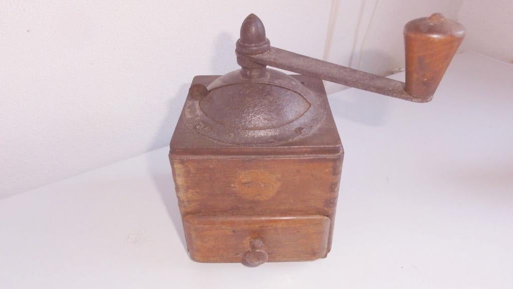 Koffiemolen, 2 antieke koffiemolens oa Pede, Antiek en Kunst, Antiek | Keukenbenodigdheden, Ophalen of Verzenden