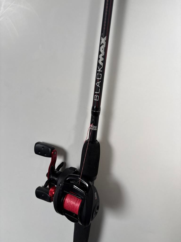 Abu Garcia Black Max werphengel met reel, Ophalen of Verzenden, Gebruikt, Complete hengel