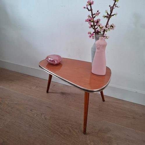 vintage niervormig bijzetter tafeltje plantentafeltje, Huis en Inrichting, Tafels | Bijzettafels, Gebruikt, Overige vormen, Minder dan 45 cm