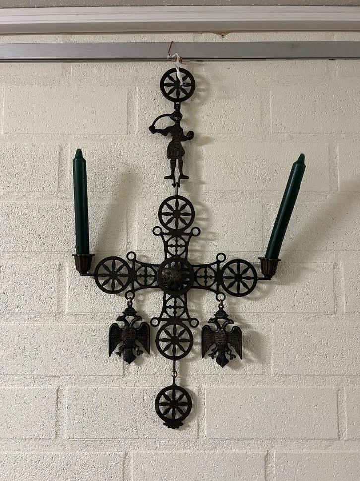 Grote smeedijzeren wandkandelaar – 2 armen, folk art, Antiek en Kunst, Antiek | Kandelaars, Overige materialen, Ophalen of Verzenden