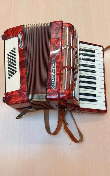 Weltmeister Soprano Accordeon met Koffer beschikbaar voor biedingen
