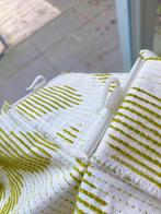 2 gordijnen samen 390 cm breed 230 cm breed groen relief, Huis en Inrichting, Ophalen, Zo goed als nieuw