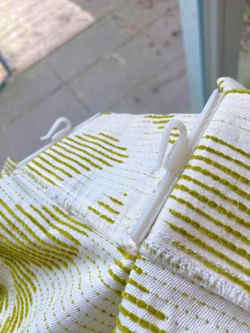 2 gordijnen samen 390 cm breed 230 cm breed groen relief beschikbaar voor biedingen