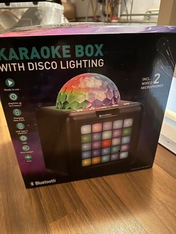 Zo goed als nieuwe Karaoke box met disco verlichting beschikbaar voor biedingen