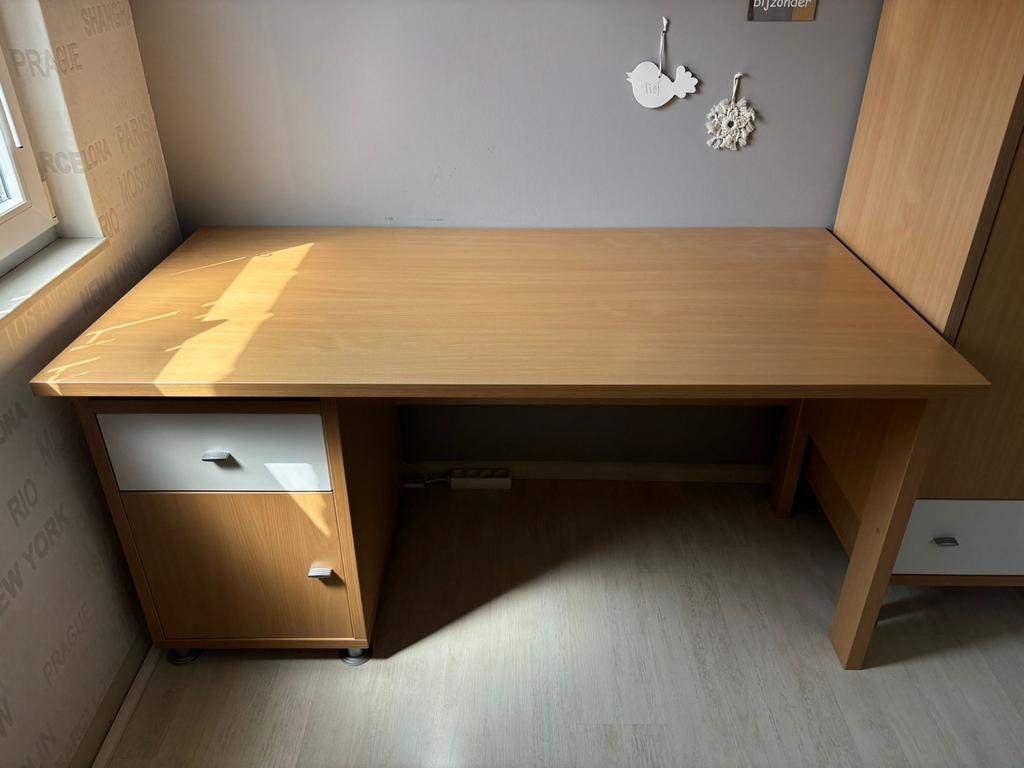 Degelijk bureau 80x160 - gemakkelijk te transporteren, Ophalen, Zo goed als nieuw