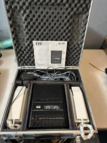 ITT SL531 casetterecorder met telefoons en flightcase beschikbaar voor biedingen