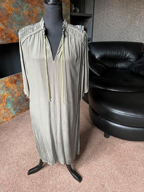 Khaki / olijfgroene jurk maat L, Kleding | Dames, Jurken, Nieuw, Maat 42/44 (L), Groen, Knielengte, Ophalen of Verzenden