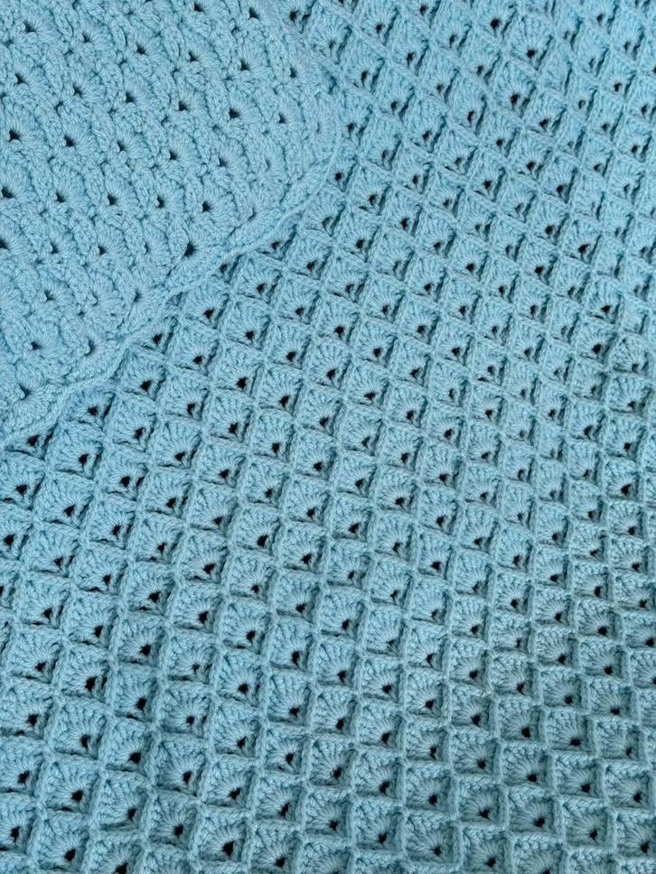 Handgemaakte Gehaakte Deken - Blauw - 135x135 cm, Huis en Inrichting, Woonaccessoires | Plaids en Woondekens, Nieuw, Ophalen