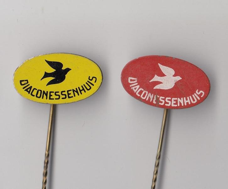 Diaconessenhuis speldjes Duif, Verzamelen, Speldjes, Pins en Buttons, Gebruikt, Speldje of Pin, Overige onderwerpen, Ophalen of Verzenden