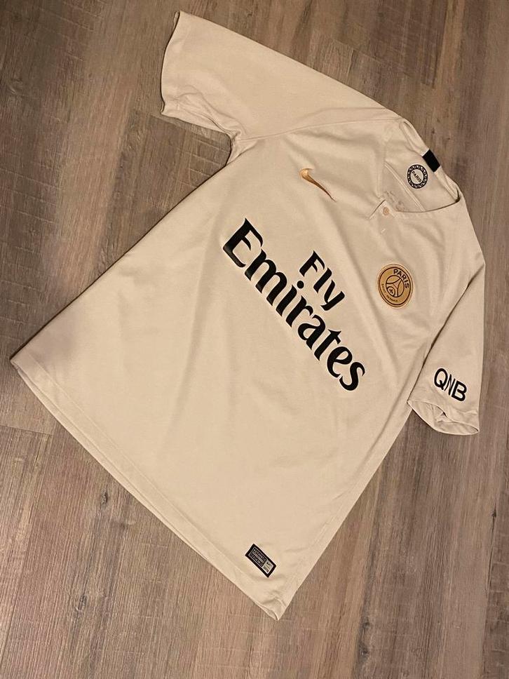 PSG Voetbalshirt Nike - Maat M - Beige/Goud, Kleding | Heren, Sportkleding, Zo goed als nieuw, Voetbal, Maat 48/50 (M), Beige
