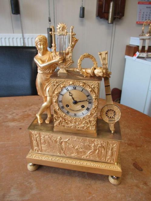 Oer 10890 ANTIEKE vergulde Empire pendule "Harp" (ca. 1810), Antiek en Kunst, Antiek | Klokken, Ophalen