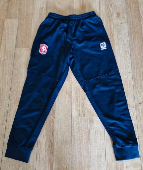 FC Twente trainingsbroek, Kleding | Heren, Sportkleding, Zo goed als nieuw, Voetbal, Maat 48/50 (M), Blauw, Ophalen of Verzenden