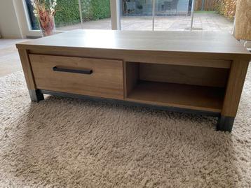 Salontafel rechthoekig eikenhout met grijszwarte accenten. beschikbaar voor biedingen