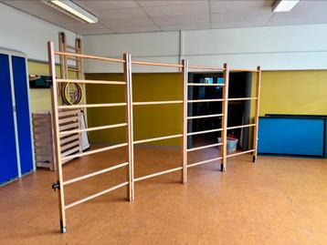 Klimtoren / wandrek hout - uit speellokaal - beschikbaar voor biedingen