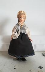 Klederdracht poppen 13 stuks., Verzamelen, Poppen, Ophalen, Zo goed als nieuw, Pop