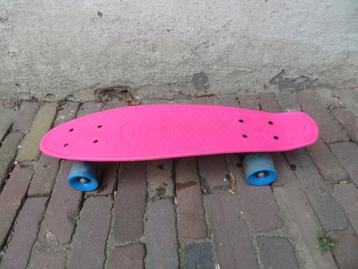 Skateboard roze beschikbaar voor biedingen