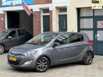 Hyundai I20 1.2i Go!, Origineel Nederlands, Te koop, Zilver of Grijs, 5 stoelen