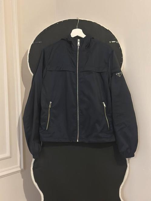 Prada zomerjas maat M (maat 48), Kleding | Heren, Jassen | Zomer, Zo goed als nieuw, Maat 48/50 (M), Blauw, Ophalen