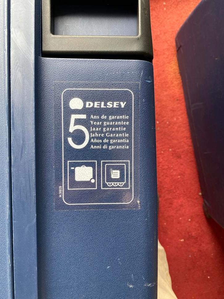 Twee grote Delsey reiskoffers (70x55x23 cm), Sieraden, Tassen en Uiterlijk, Koffers, Gebruikt, Hard kunststof, 70 cm of meer, 55 cm of meer