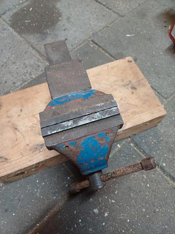 Bankschroef ca. 100 mm beschikbaar voor biedingen