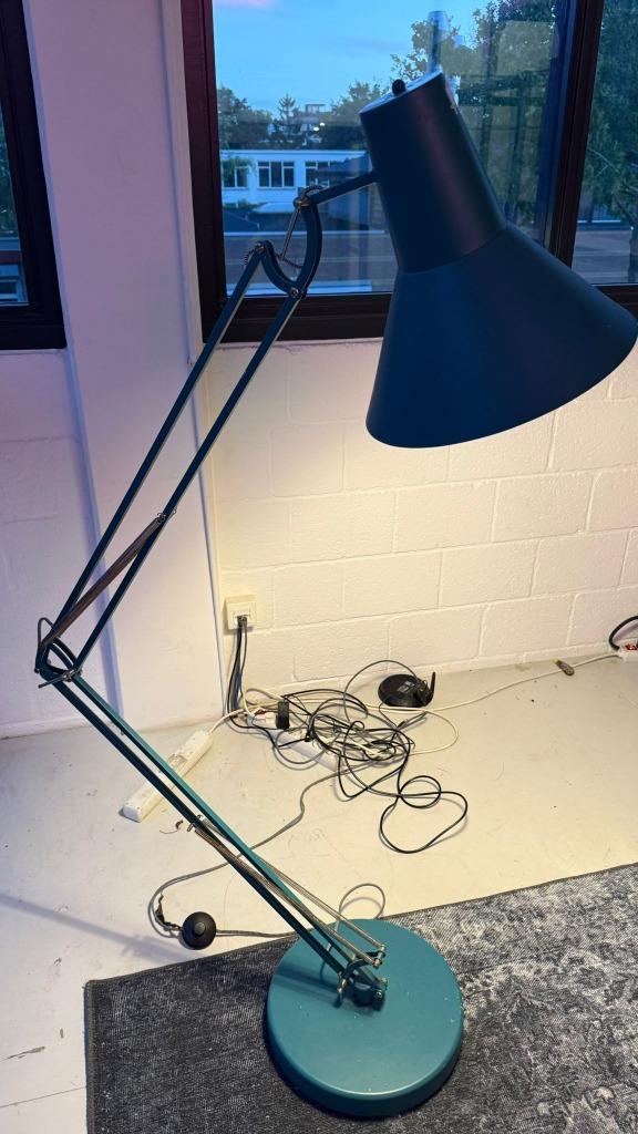 Oversized Adjustable Desk Lamp – Teal Blue, Huis en Inrichting, Lampen | Tafellampen, Minder dan 50 cm, Metaal, Ophalen