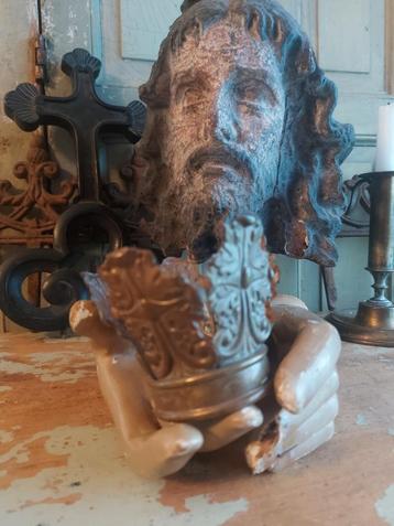 Antieke kroon van heiligenbeeld  beschikbaar voor biedingen