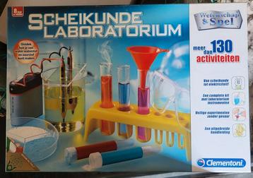 Scheikunde laboratorium, wetenschapsspel. beschikbaar voor biedingen