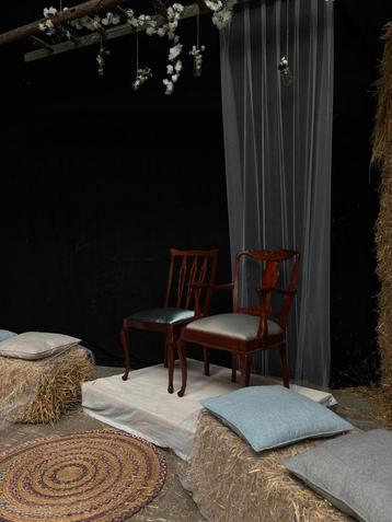 2 stoelen. Idee voor bruiloft beschikbaar voor biedingen