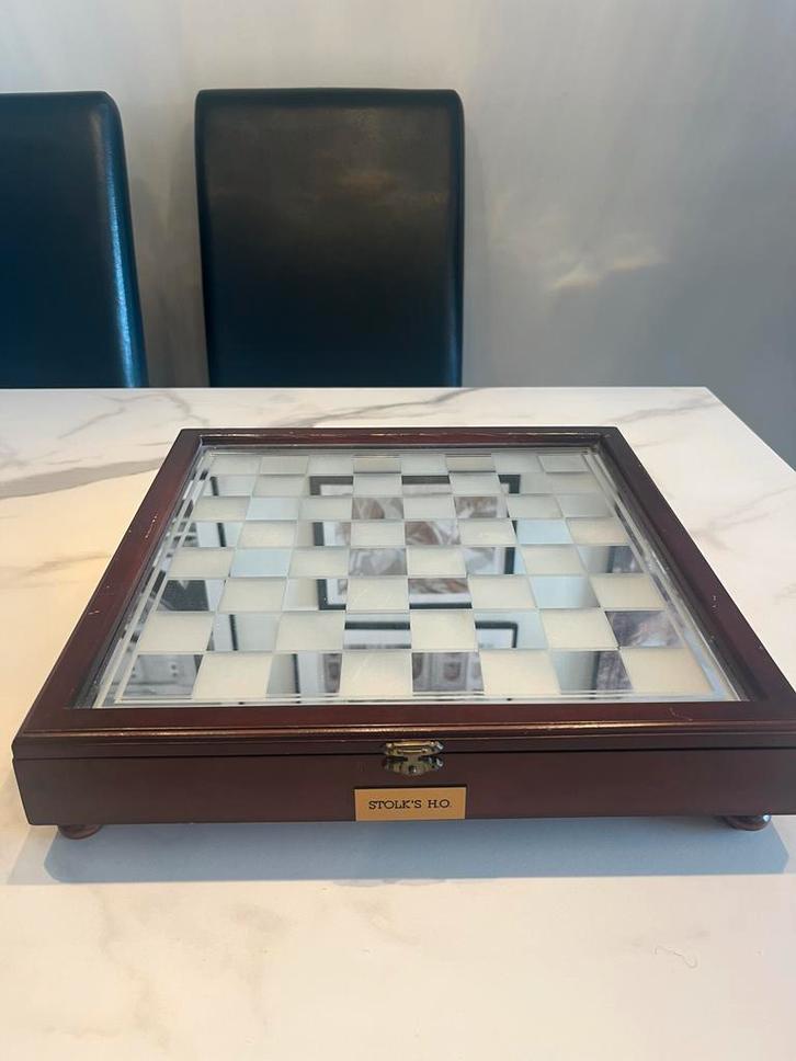 Antiek King Arthur Schaakspel Glas/Hout, Hobby en Vrije tijd, Gezelschapsspellen | Bordspellen, Gebruikt, Een of twee spelers