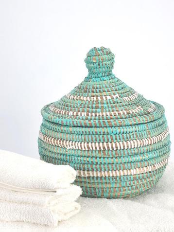 afrikaans opbergmandje turquoise wit handgemaakt uit Senegal beschikbaar voor biedingen