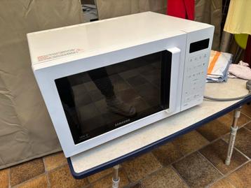 MagnetronOven: Samsung - 28L - Werkt Goed - Schoon beschikbaar voor biedingen