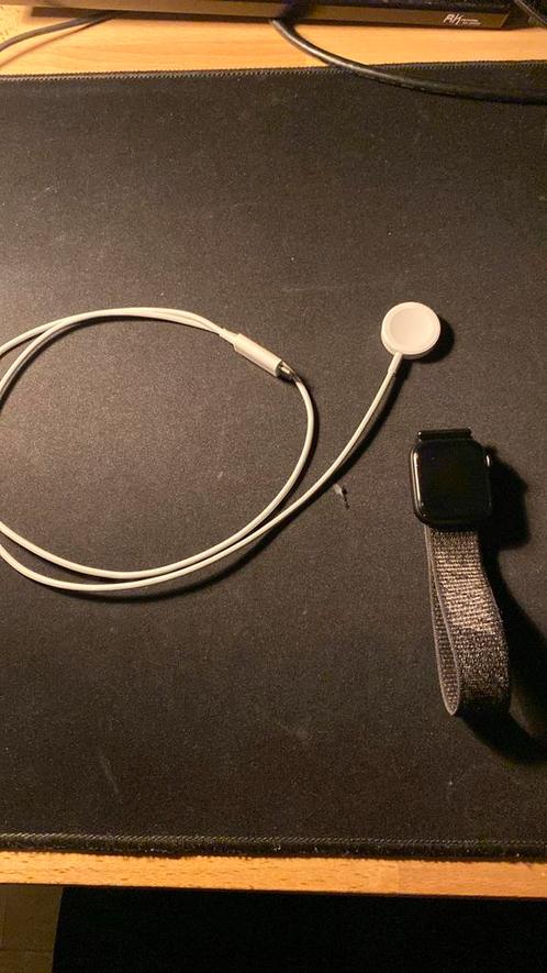 Apple Watch SE 40mm Nike edition, Sieraden, Tassen en Uiterlijk, Smartwatches, Zo goed als nieuw, iOS, Zwart, Afstand, Calorieverbanding