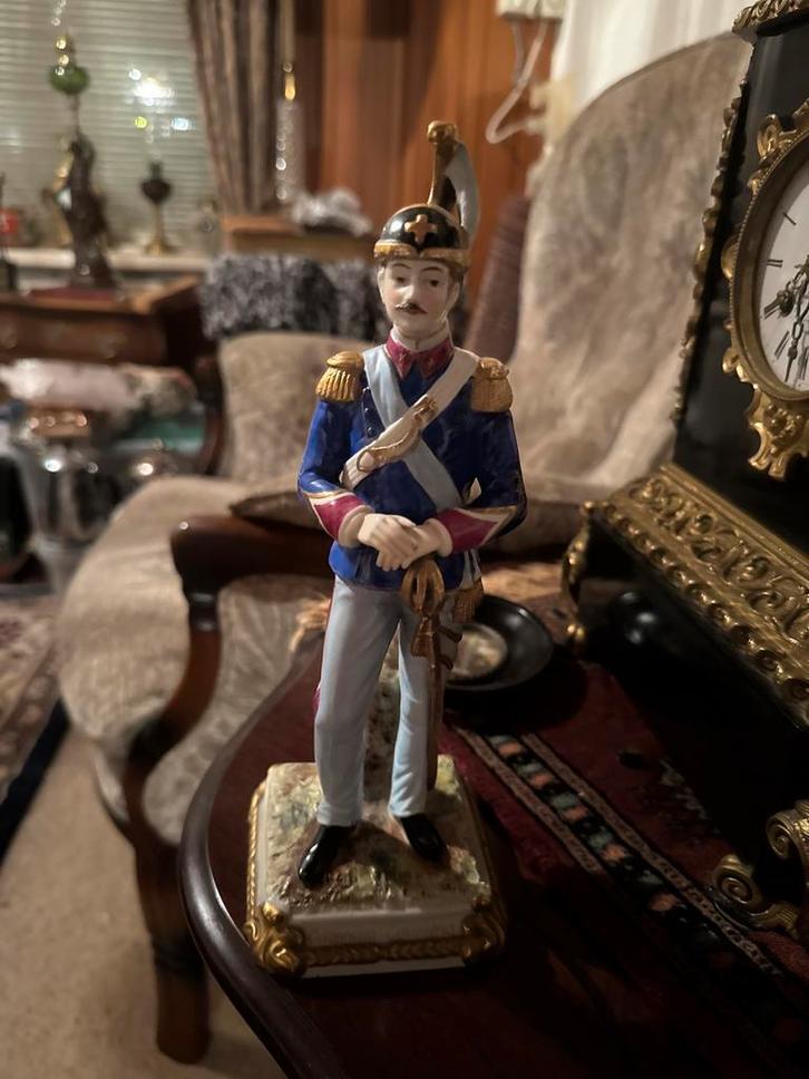 Antiek Porseleinen Beeldje Soldaat 1876, Antiek en Kunst, Kunst | Beelden en Houtsnijwerken, Ophalen