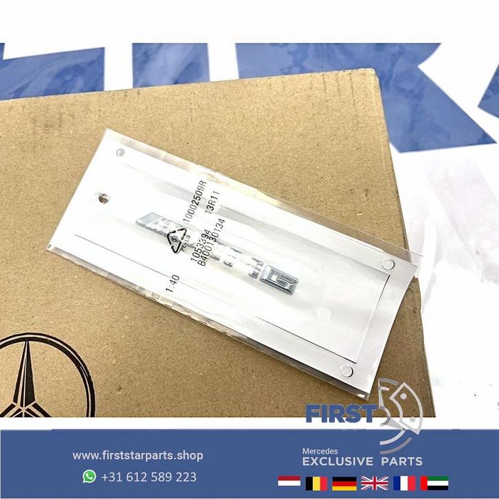AMG LOGO MIDDENCONSOLE EMBLEEM ASBAK BADGE Mercedes A C CLA, Auto-onderdelen, Carrosserie en Plaatwerk, Mercedes-Benz, Gebruikt