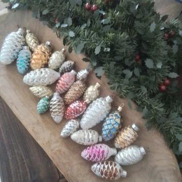 Groot lot (23) vintage & ouder glazen Kerst dennenappels beschikbaar voor biedingen