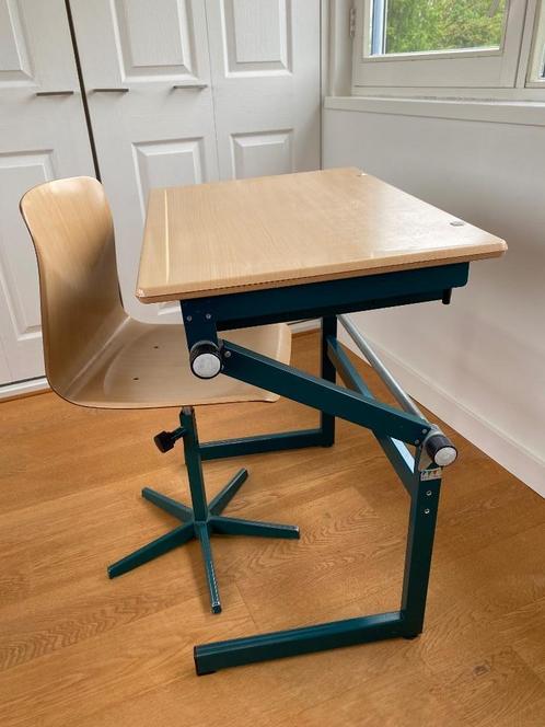 Retro schooltafeltje- schoolbankje verstelbaar met stoeltje, Kinderen en Baby's, Kinderkamer | Tafels en Stoelen, Gebruikt, Stoel(en)