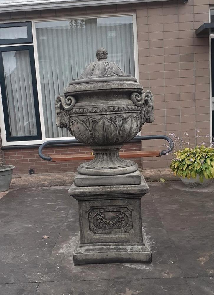 zware ramkop vaas op sokkel, Tuin en Terras, Tuinvazen, Nieuw, Ophalen of Verzenden