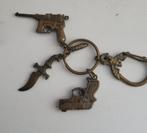 Vintage Sleutelhanger met Pistolen en Mes, Verzamelen, Ophalen of Verzenden, Gebruikt