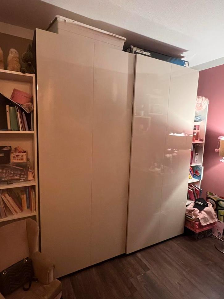 Ikea pax kast Donkerbruin met Hoogglans Beige schuifdeuren, Huis en Inrichting, Kasten | Kledingkasten, Zo goed als nieuw, 200 cm of meer