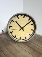 Stations klok dubbelzijdig industrieel & retro, Huis en Inrichting, Woonaccessoires | Klokken, Ophalen of Verzenden, Gebruikt